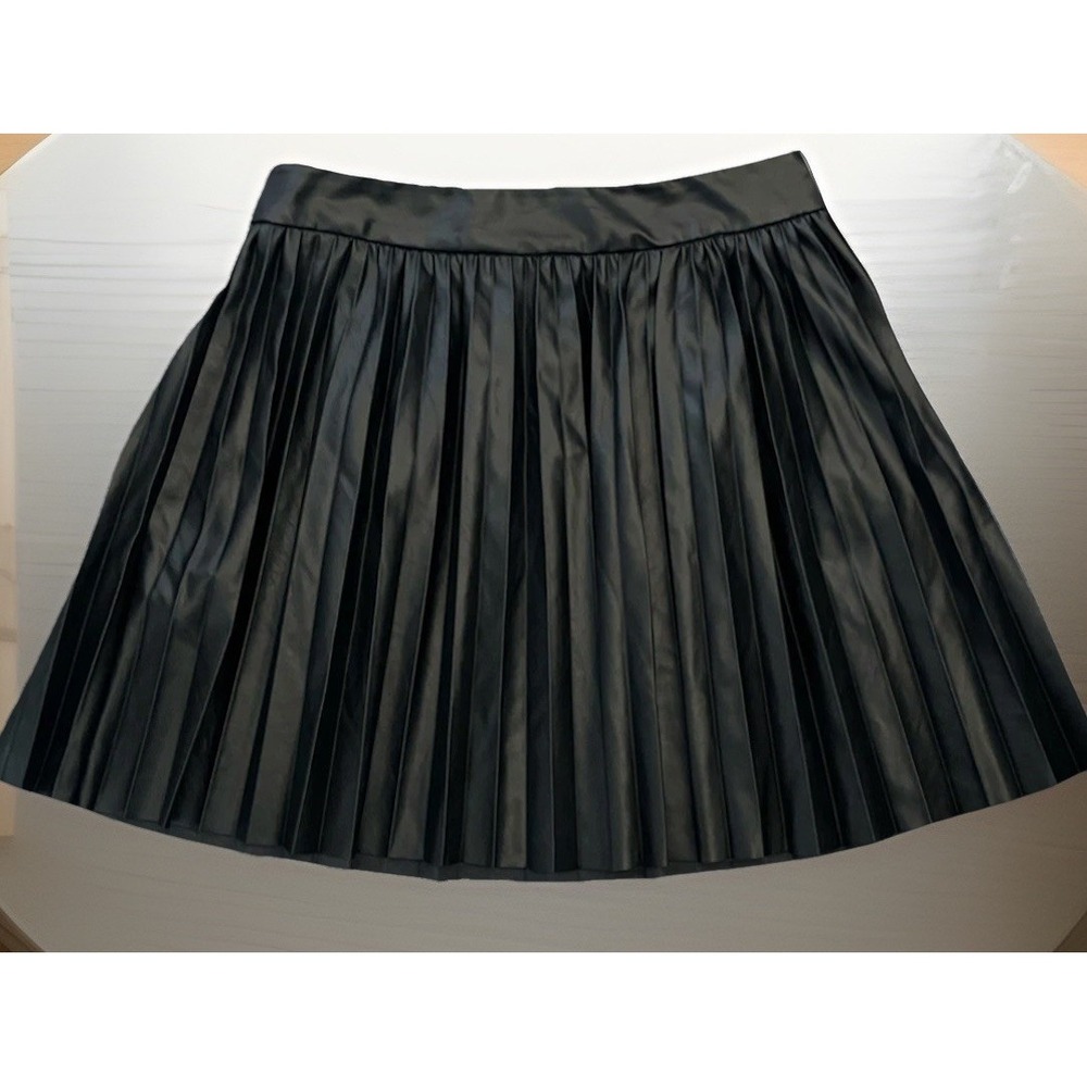 Black Pleated Faux Leather‎ Mini Skirt Zip Back Preppy Goth Coquette Medium Y2K